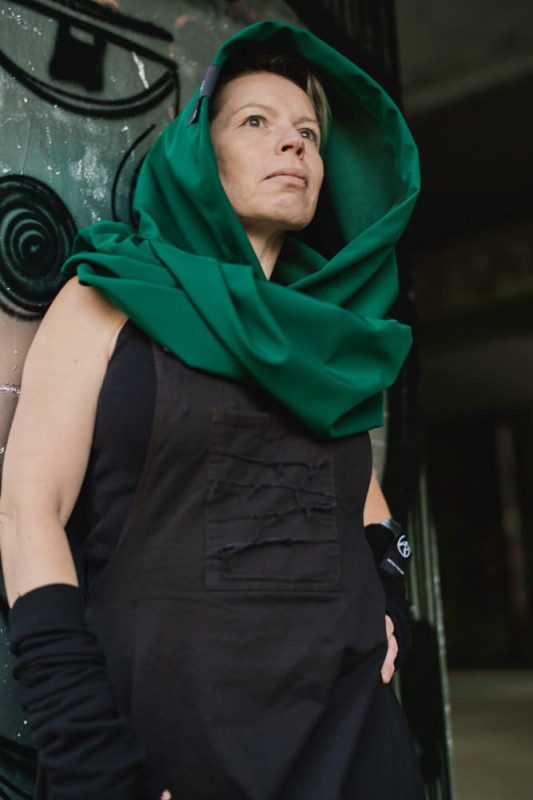 Zielony kaptur wodoodporny z Hultaja Polskiego - otulacz z kapturem dla każdego