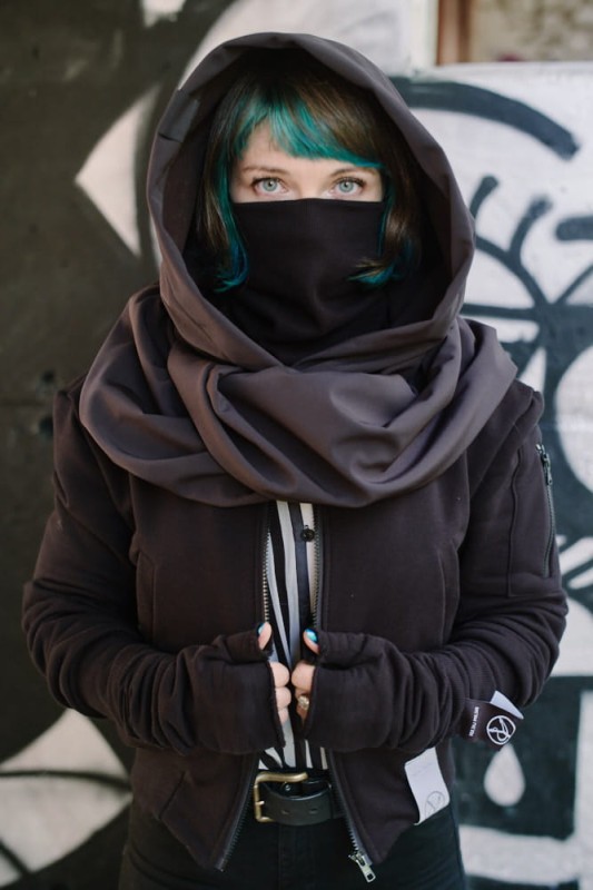 Przeciwdeszczowy Komin z Kapturem z wszytym golfem w kolorze czarnym polskiego projektanta