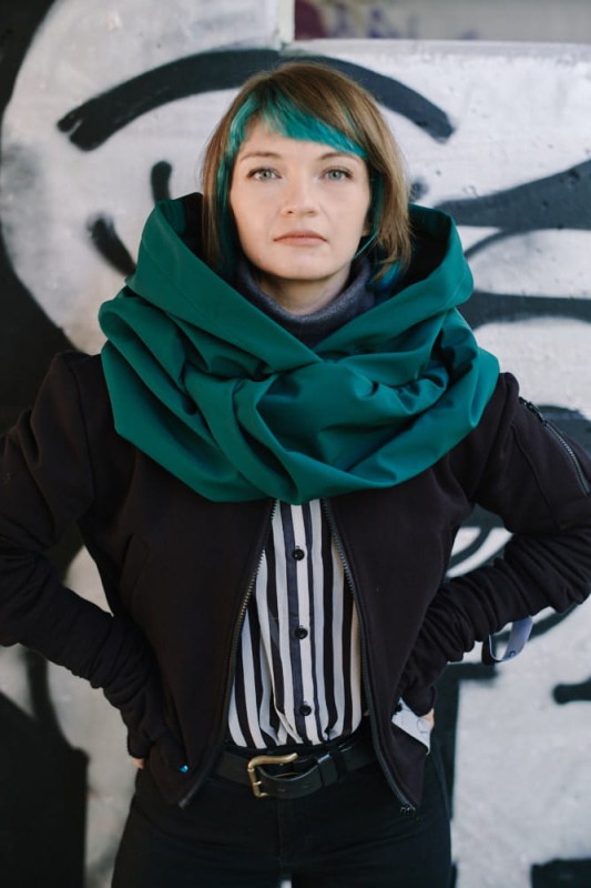 Szalokaptur Przeciwdeszczowy Hydrofobowy Damski Zielony w miejskiej stylizacji z kominem