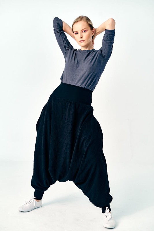 Alladynki czarne damskie polskiej produkcji