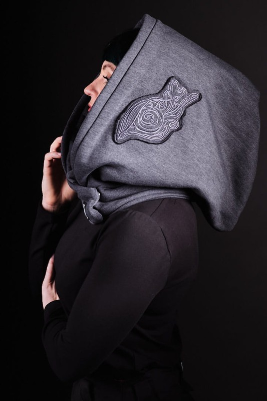 Grafitowy Kaptur Lorien dla kobiet z elfickim haftem, unisex kapturoszalik Hultaj Polski