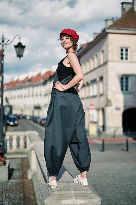 Ciemnozielone ogrodniczki damskie szyte w polsce