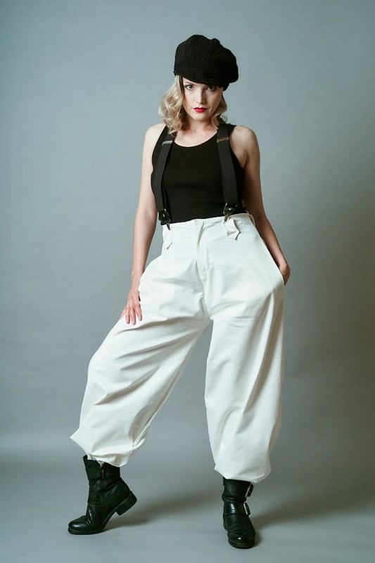 Ręcznie szyte śmietankowe spodnie damskie Cwaniaki z kolekcji BRZYTWA od Hultaj Polski