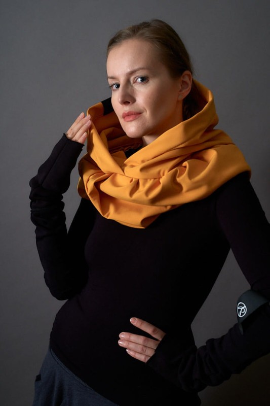 Przeciwdeszczowy szal z Kapturem od Hultaja Polskiego - elegancki Kaptur na deszcz i jesień.