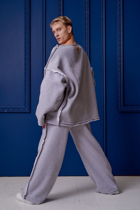 Szary komplet casual Hultaj Polski – ręcznie szyte ubrania na miarę