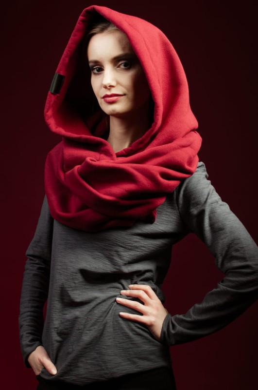 Bordowy Kaptur Damski Hultaj Polski, dzianinowy szalokaptur na chłodne sezony