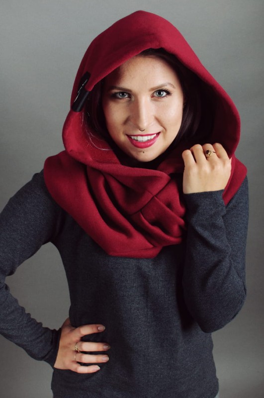 Bordowy Kaptur Damski Hultaj Polski, obszerny kapturoszalik na chłodne sezony