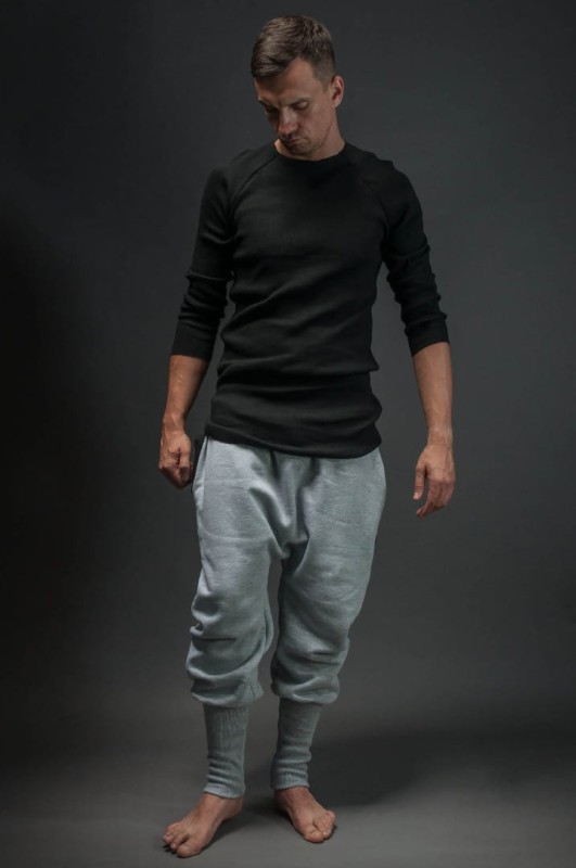 Jasnoszare spodnie z dresówki męskie, Spodnie Wąskie Hultaj Polski z czarnymi detalami