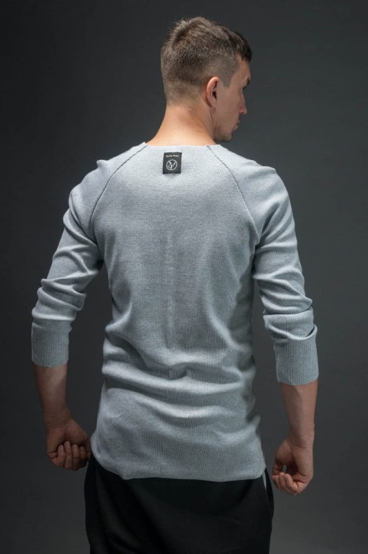 Jasnoszary longsleeve męski oversize w minimalistycznym stylu