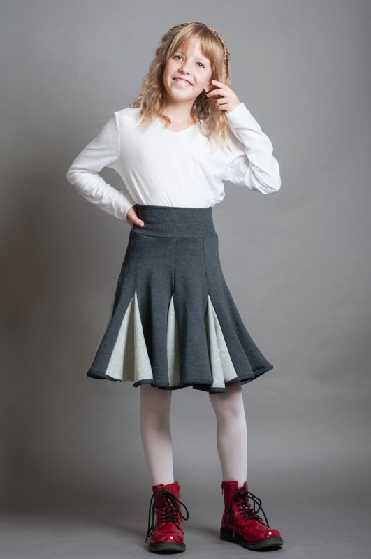 Lambadówka szaro-szara. Modelka rozmiar 140 (13 lat).