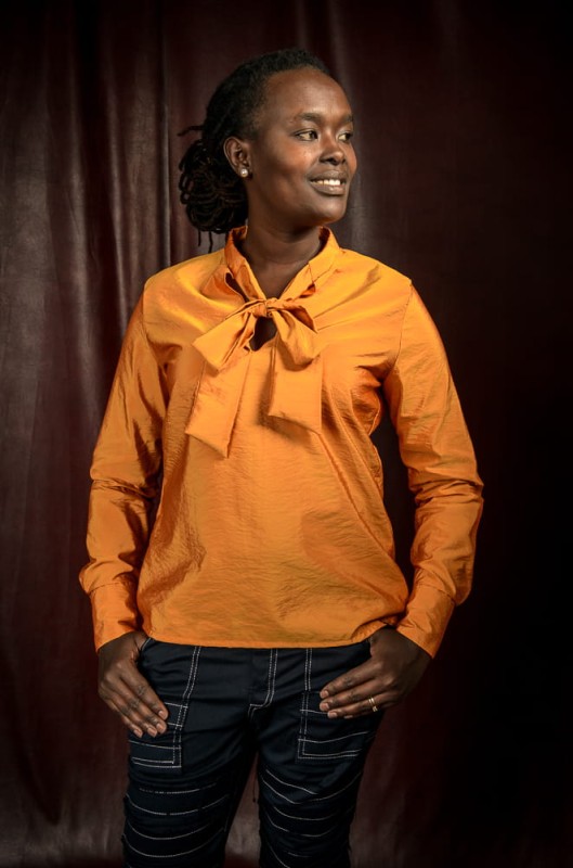 Złota koszula z kokardą