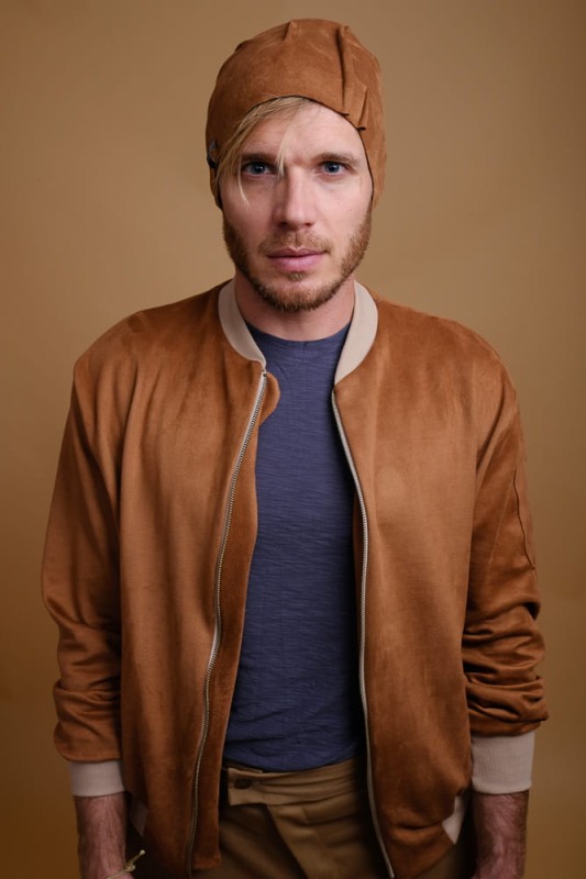 Zamszowa czapka Beanie z przeszyciami