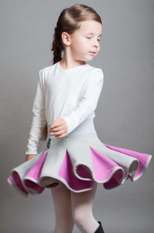 Lambadówka jasnoszara róż. Modelka rozmiar 110 (6 lat).