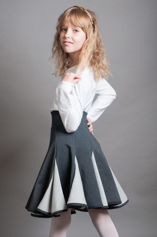 Lambadówka szaro-szara. Modelka rozmiar 140 (13 lat).