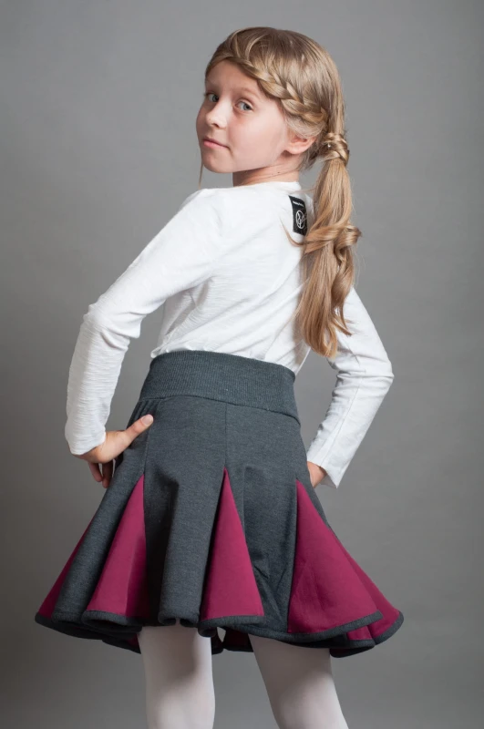 Lambadówka szara amarant. Modelka rozmiar 128 (10 lat).