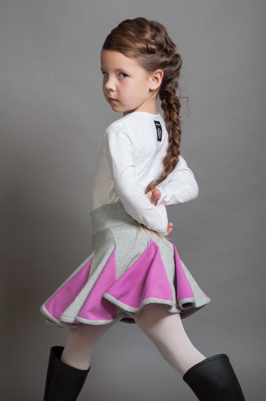 Lambadówka jasnoszara róż. Modelka rozmiar 110 (6 lat).