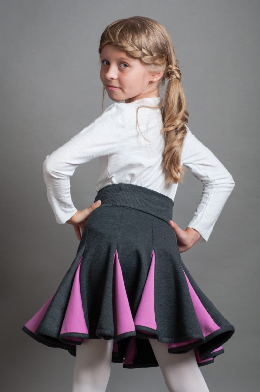 Lambadówka szara róż. Modelka rozmiar 128 (10 lat).