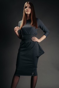 Spódnica z kieszenią szara midi 