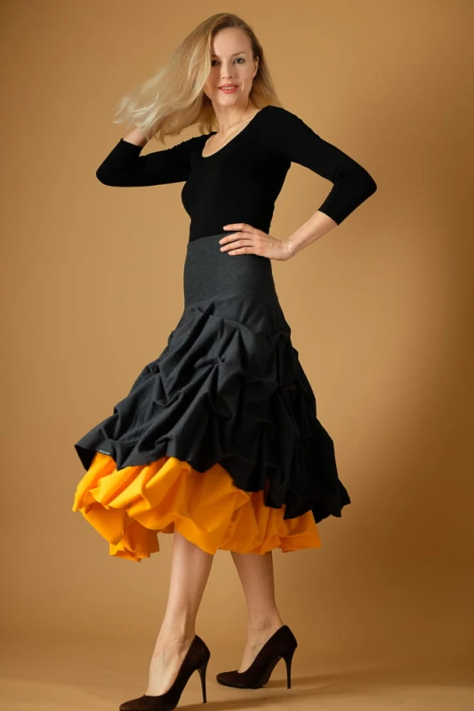 Elegancka spódnica maxi od Hultaj Polski, idealna do stylizacji boho i casualowych