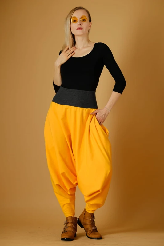 Mandarynkowe haremki damskie Hultaj Polski – modelka w boho stylizacji