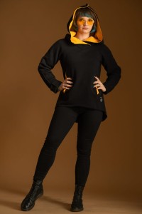 Modna bluza streetwear damska czarna z wielkim kapturem