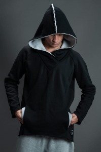 Czarna bluza z kapturem bokserskim Hultaj Polski w oversize’owym stylu