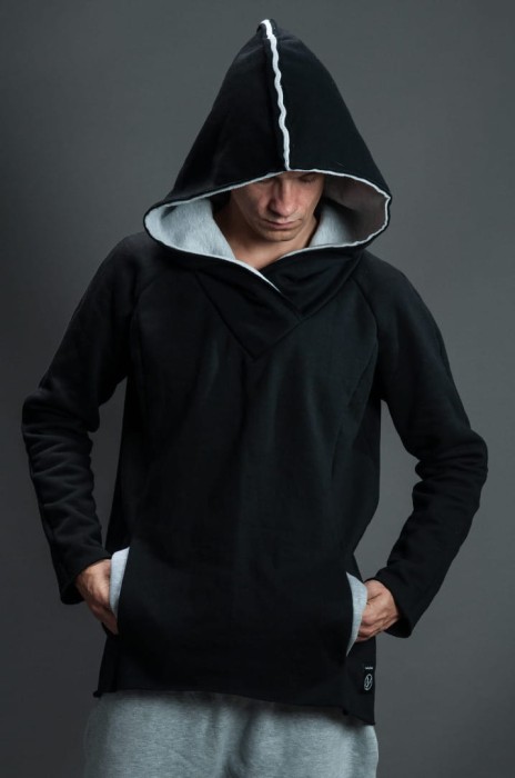 Czarna bluza z kapturem bokserskim Hultaj Polski w oversize’owym stylu