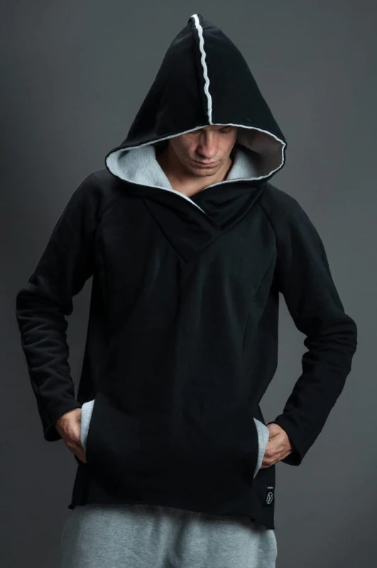 Czarna bluza z kapturem bokserskim Hultaj Polski w oversize’owym stylu