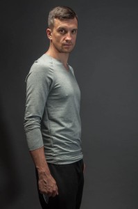 Luźny longsleeve męski jasnoszary z długim rękawem