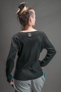 Czarny longsleeve damski oversize w casualowym stylu