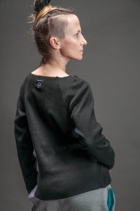 Longsleeve minimalistyczny czarny damski na co dzień
