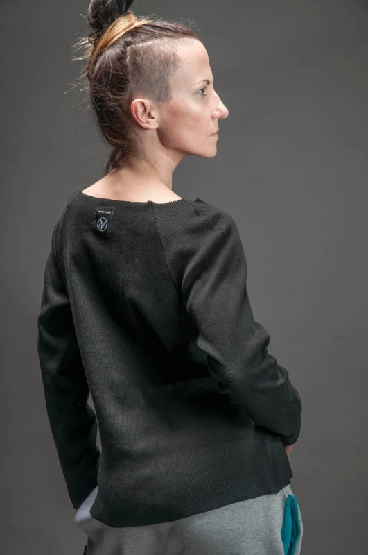Longsleeve minimalistyczny czarny damski na co dzień
