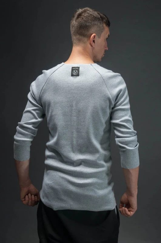 Jasnoszary longsleeve męski oversize w minimalistycznym stylu