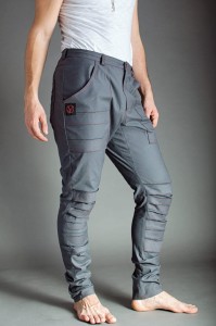 Szare spodnie męskie baggy w grafitowym odcieniu – miejski look