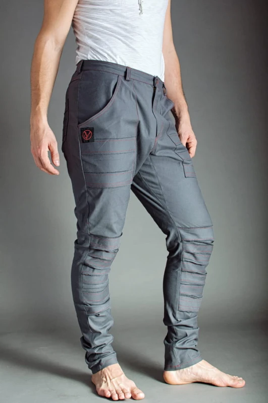 Szare spodnie męskie baggy w grafitowym odcieniu – miejski look