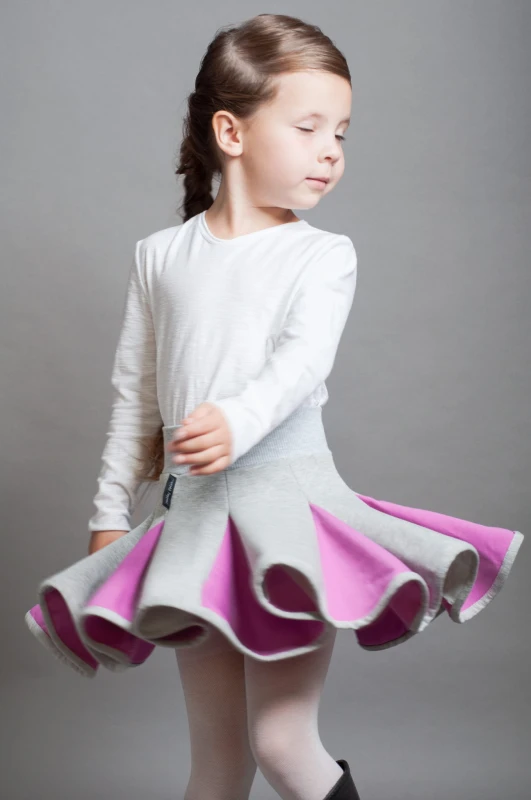Lambadówka jasnoszara róż. Modelka rozmiar 110 (6 lat).