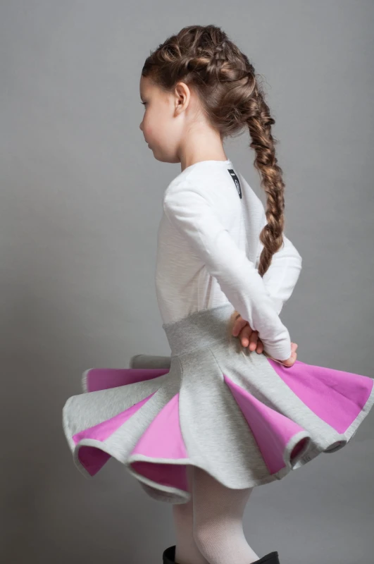 Lambadówka jasnoszara róż. Modelka rozmiar 110 (6 lat).