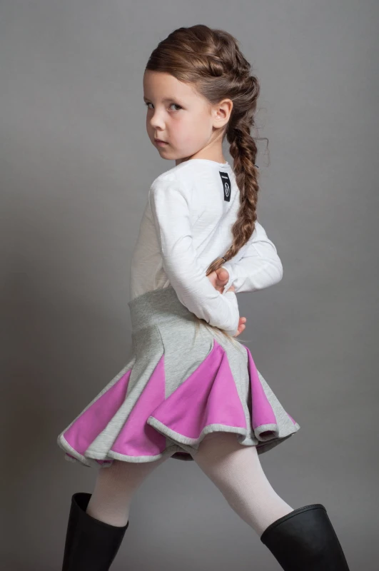 Lambadówka jasnoszara róż. Modelka rozmiar 110 (6 lat).