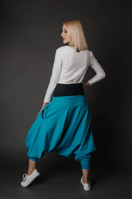 Morskie alladynki damskie na modelce 165 cm w rozmiarze S od Hultaj Polski